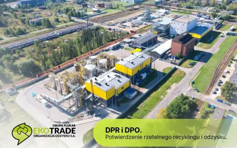 Przemysłowy kompleks z żółtymi budynkami i zbiornikami. Potwierdzenie rzetelnego recyklingu i odzysku, czyli dpr co to jest, wyjaśnione przez Ekotrade.